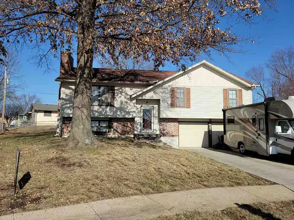 6432 SW 28th CT, Topeka, KS 66614