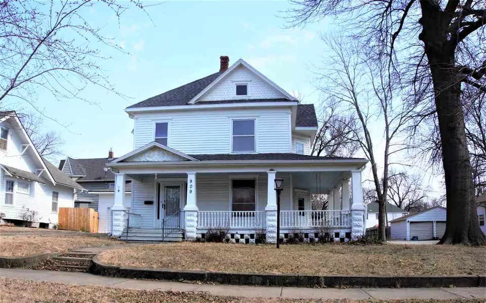 909 N Cedar ST, Abilene, KS 67410