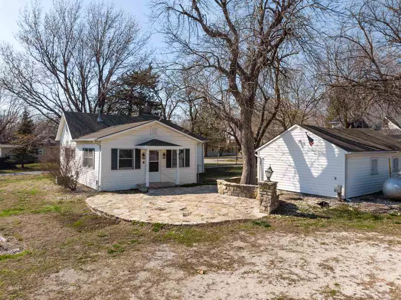 404 E Fir ST, Olsburg, KS 66520