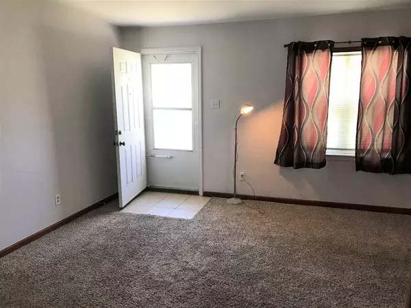 Topeka, KS 66604,1720 SW Green Acres AVE