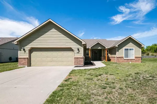 919 Coyote DR, Junction City, KS 66441