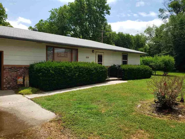 Morganville, KS 67468,113 S Walnut