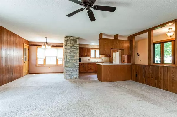 Wamego, KS 66547,122 Riverview Dr