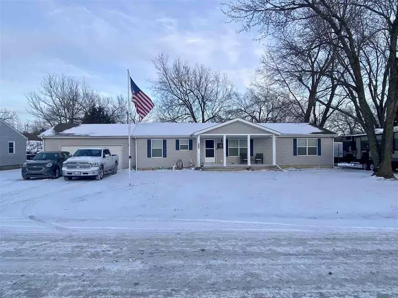 204 Sunset DR, Council Grove, KS 66846