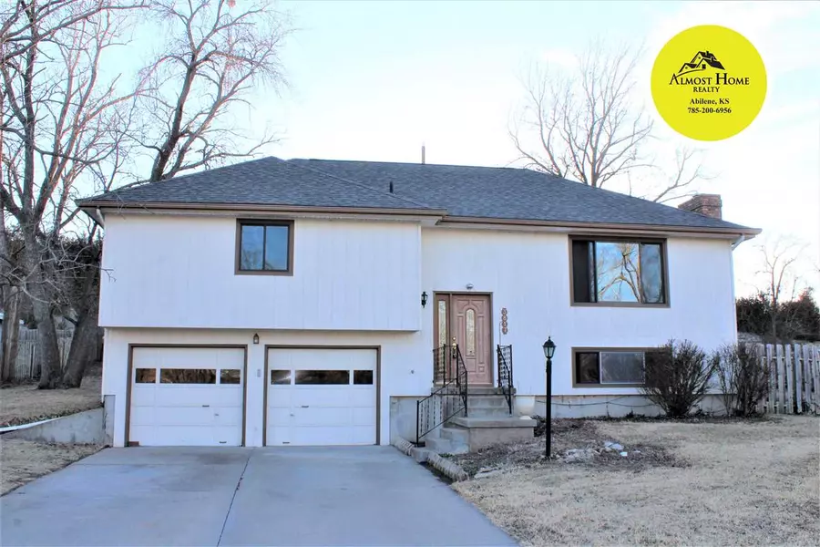 3817 Rocky Ford AVE, Manhattan, KS 66502