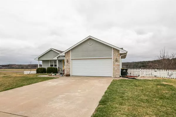 Alma, KS 66401,116 Parkview ST