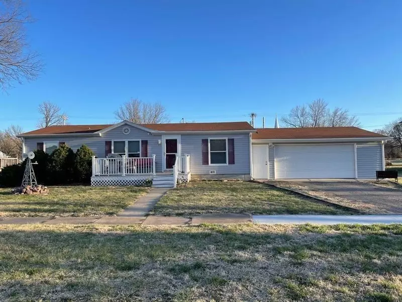 111 E Railroad ST, Waterville, KS 66548