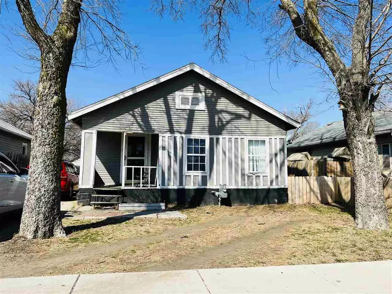 1105 N 9th Street, Salina, KS 67401