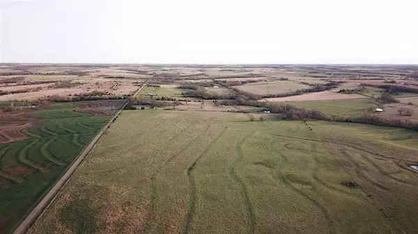 Harveyville, KS 66431,00000 Quaker RD