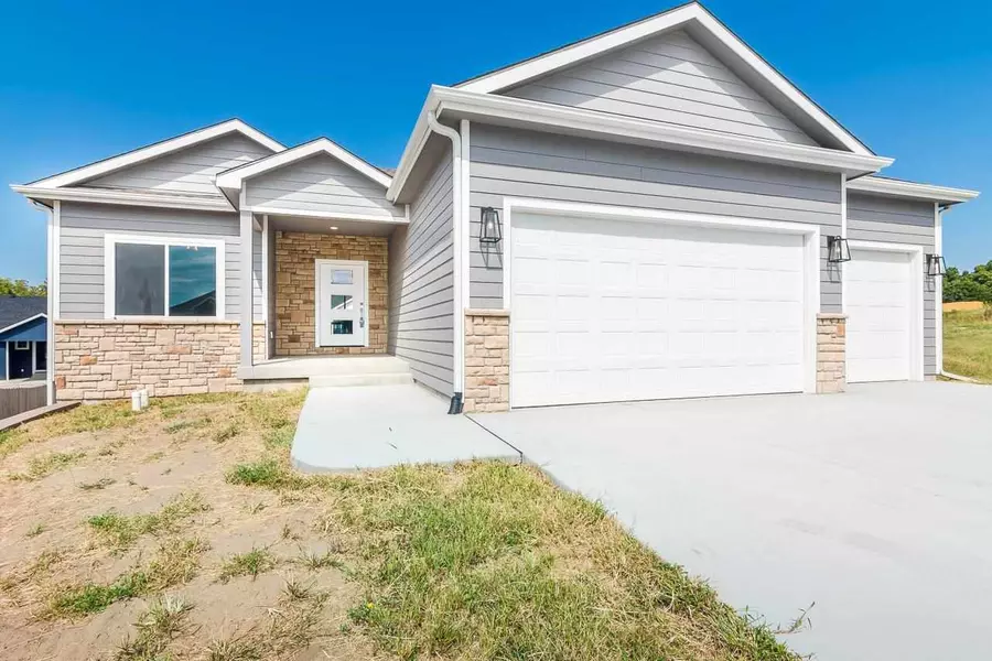 615 Heather CT, St. George, KS 66535