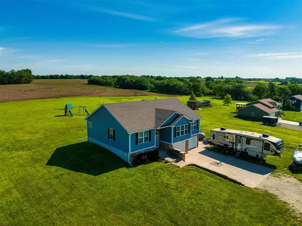 2802 Lakeview TER, Milford, KS 66514