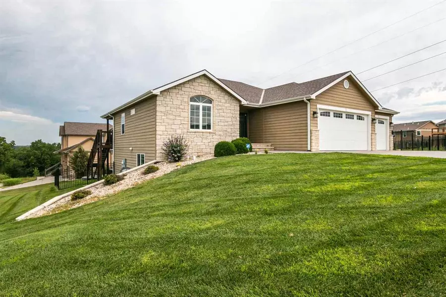 320 Firethorn, Manhattan, KS 66503