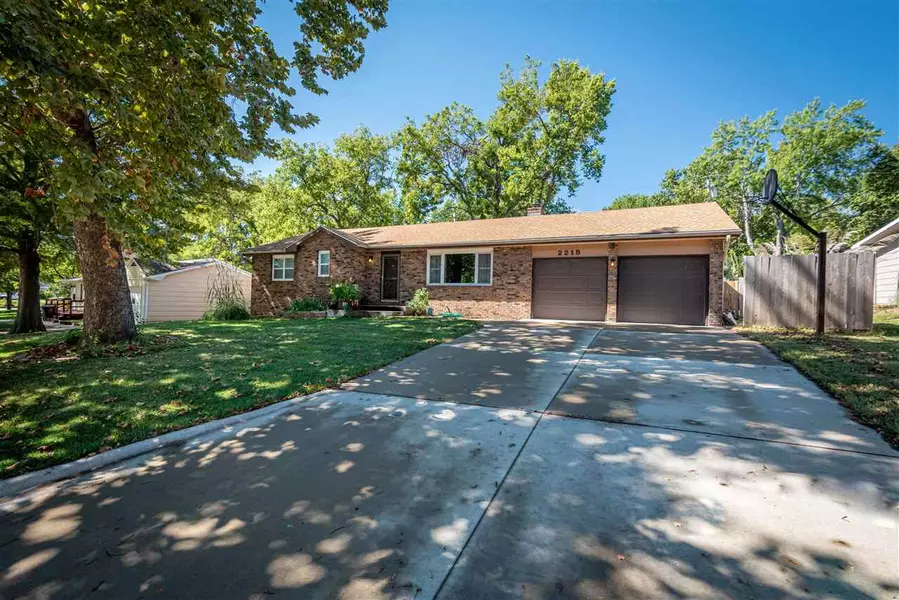 2215 Tamarron Terrace, Manhattan, KS 66502