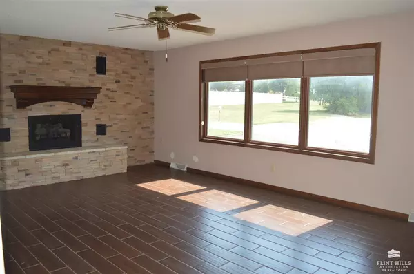 Herington, KS 67449,516 E Lewerenz ST