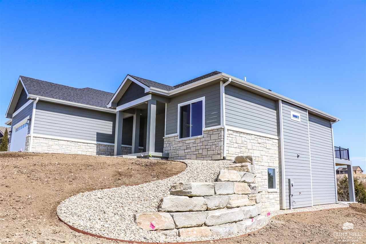 2528 Ardmore CIR, Manhattan, KS 66503