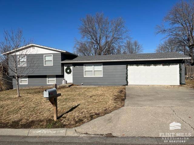 1031 Lane ST, Clay Center, KS 67432