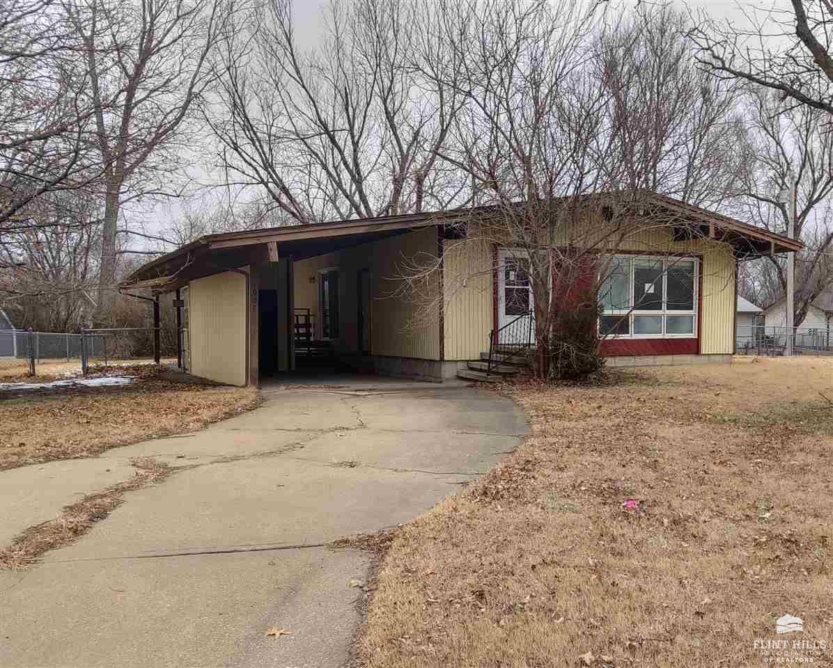 1908 Daisy CT, Manhattan, KS 66502