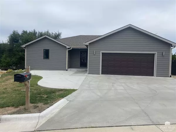 302 Snyder DR, St. George, KS 66535