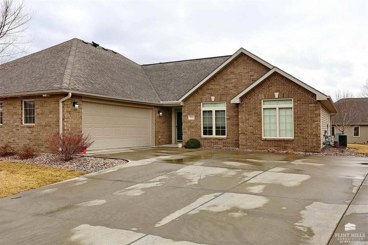 2916 Willowbend Ct, Manhattan, KS 66502