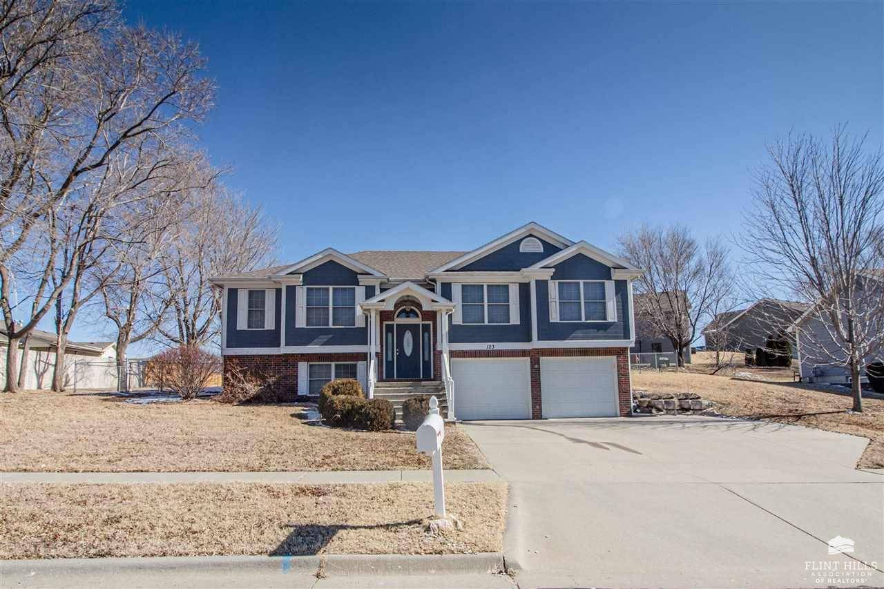 123 Navajo DR, Junction City, KS 66441