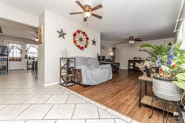 Bennington, KS 67422,508 N Putnam ST