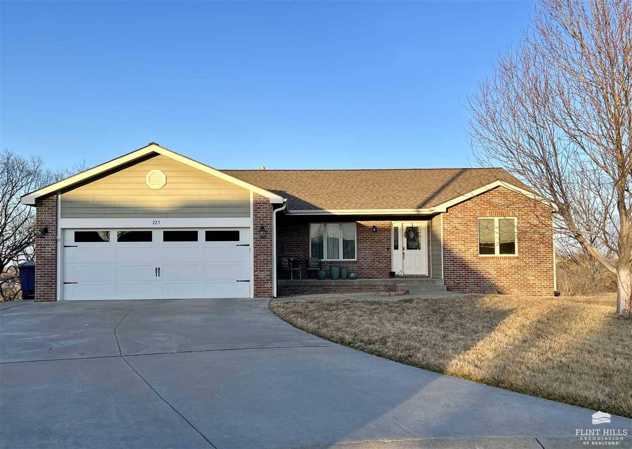 Manhattan, KS 66503,225 Fourwinds CT