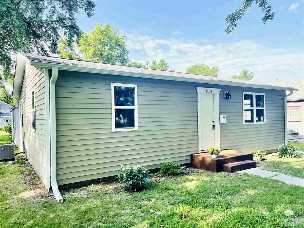 818 Lincoln AVE, Clay Center, KS 67432