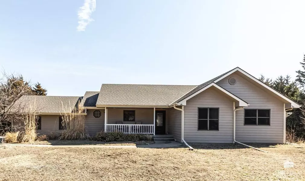 13370 Wildridge DR, Wamego, KS 66547