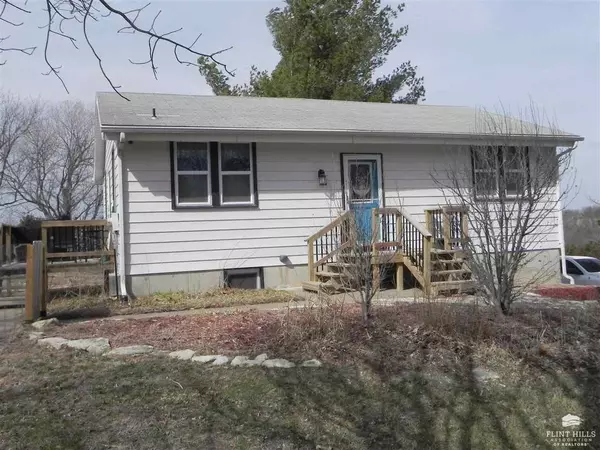 St. George, KS 66535,4320 Hopkins Creek Road