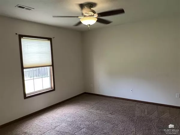 Manhattan, KS 66503,2514 CANDLE CREST