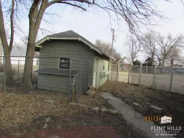 Hope, KS 67451,102 S Main ST