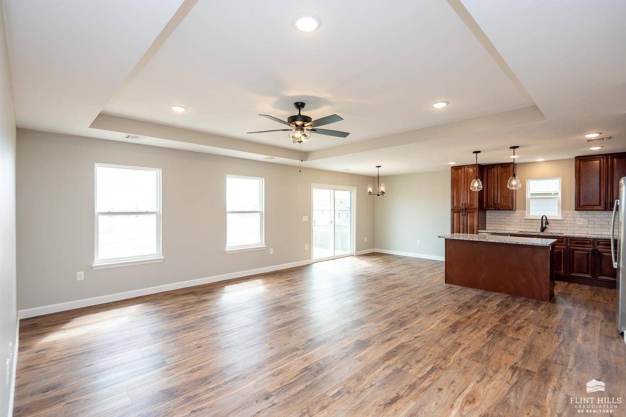 St. George, KS 66535,528 Prairie Meadow RD