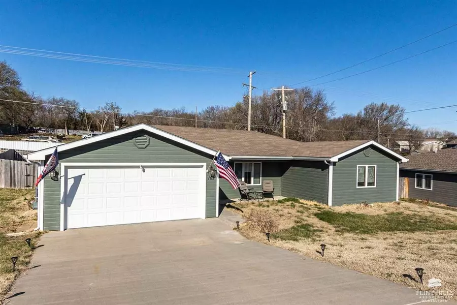 102 Allen Hill Dr., Ogden, KS 66517
