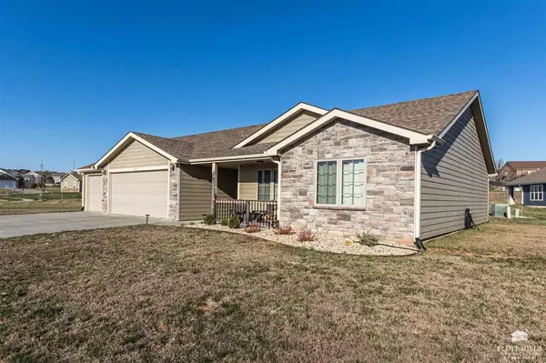 Manhattan, KS 66503,225 Highland Grove DR