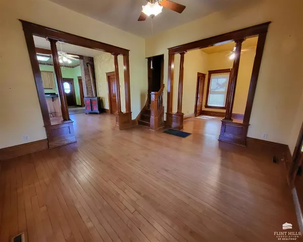 Hope, KS 67451,303 E Broadway ST