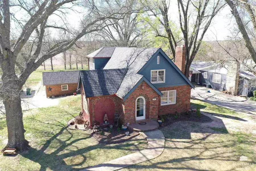 1417 W Main ST, Council Grove, KS 66846