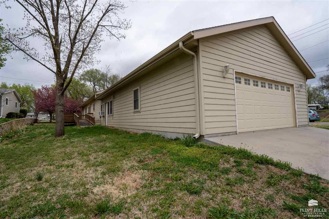 Clay Center, KS 67432,1721 8th ST