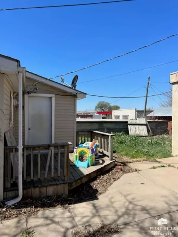 Herington, KS 67449,208 W Day ST