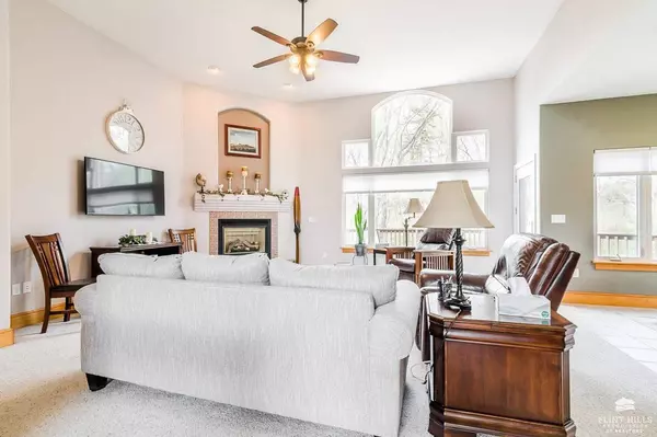 Wamego, KS 66547,4320 Rebecca LN