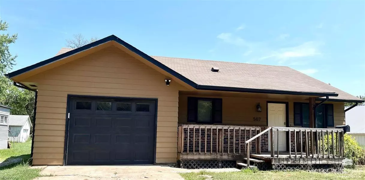 507 Oak ST, Valley Falls, KS 66088