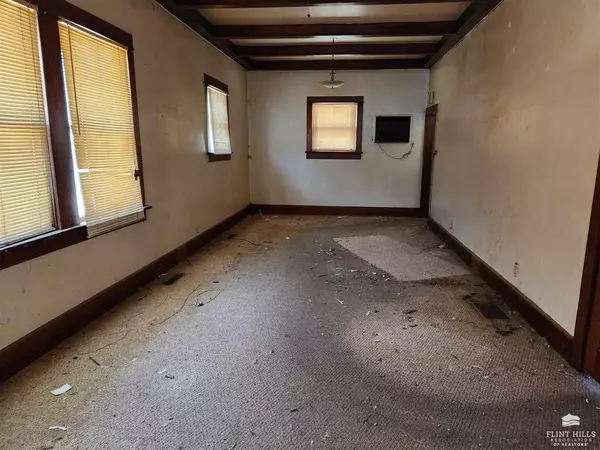 Herington, KS 67449,308 N C