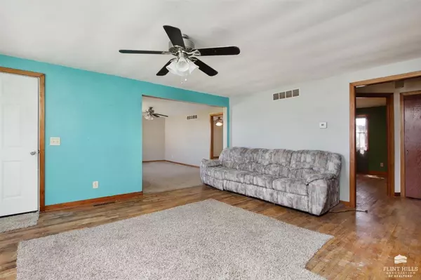 Carlton, KS 67448,245 Peck AVE