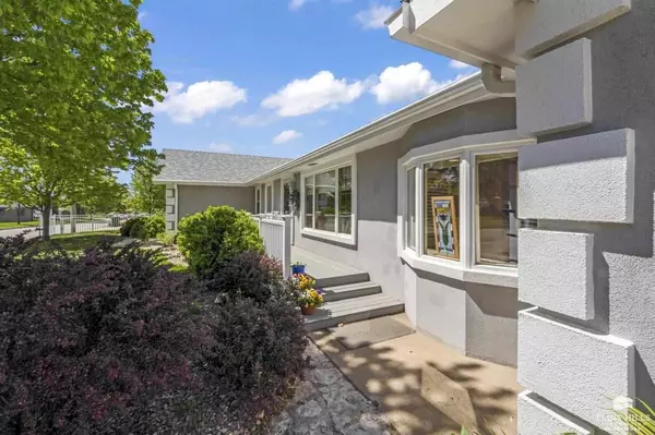 Chapman, KS 67431,525 Stone LN