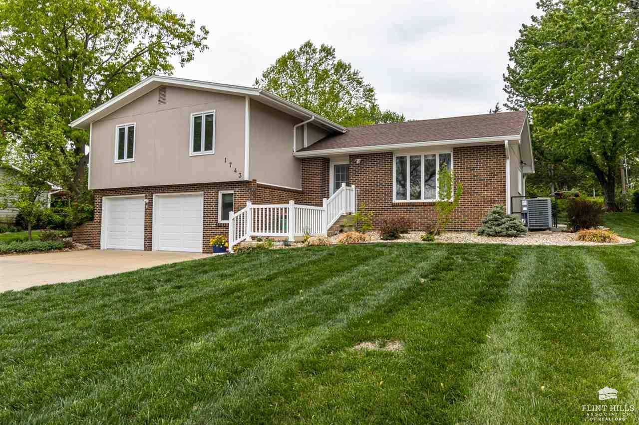 1743 Cedar Crest DR, Manhattan, KS 66503