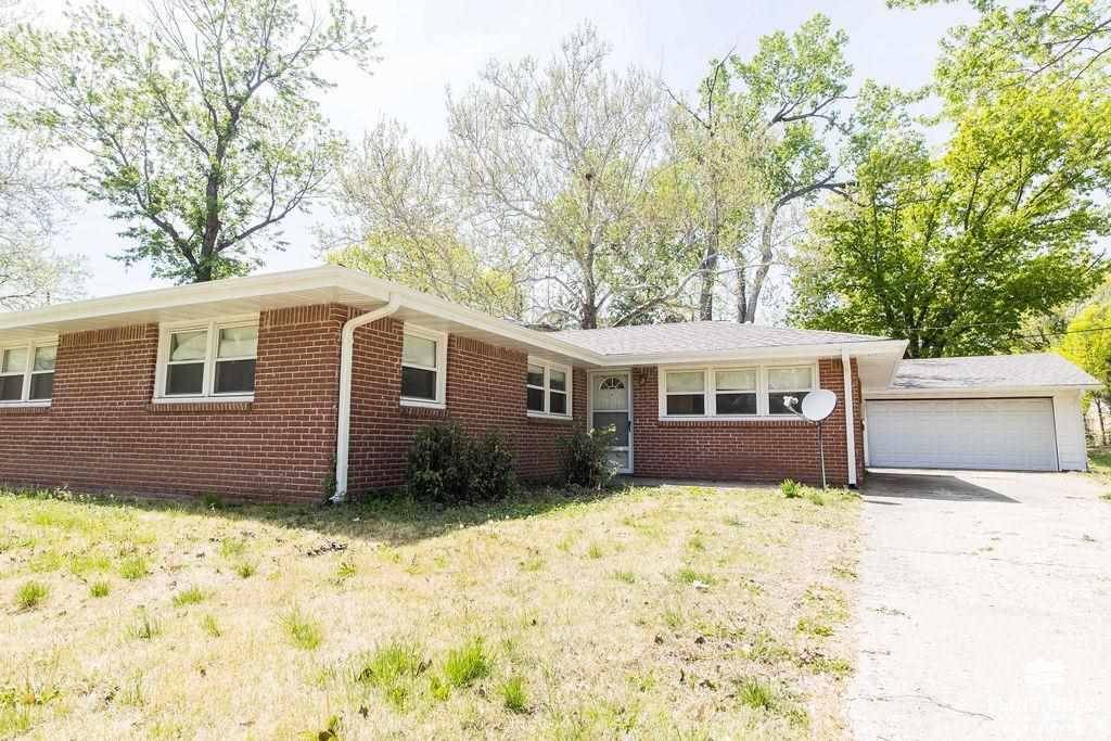 1749 Vaughn DR, Manhattan, KS 66502