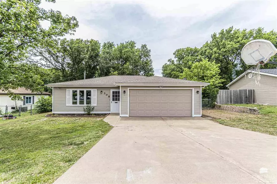 308 Palomino LN, Ogden, KS 66517