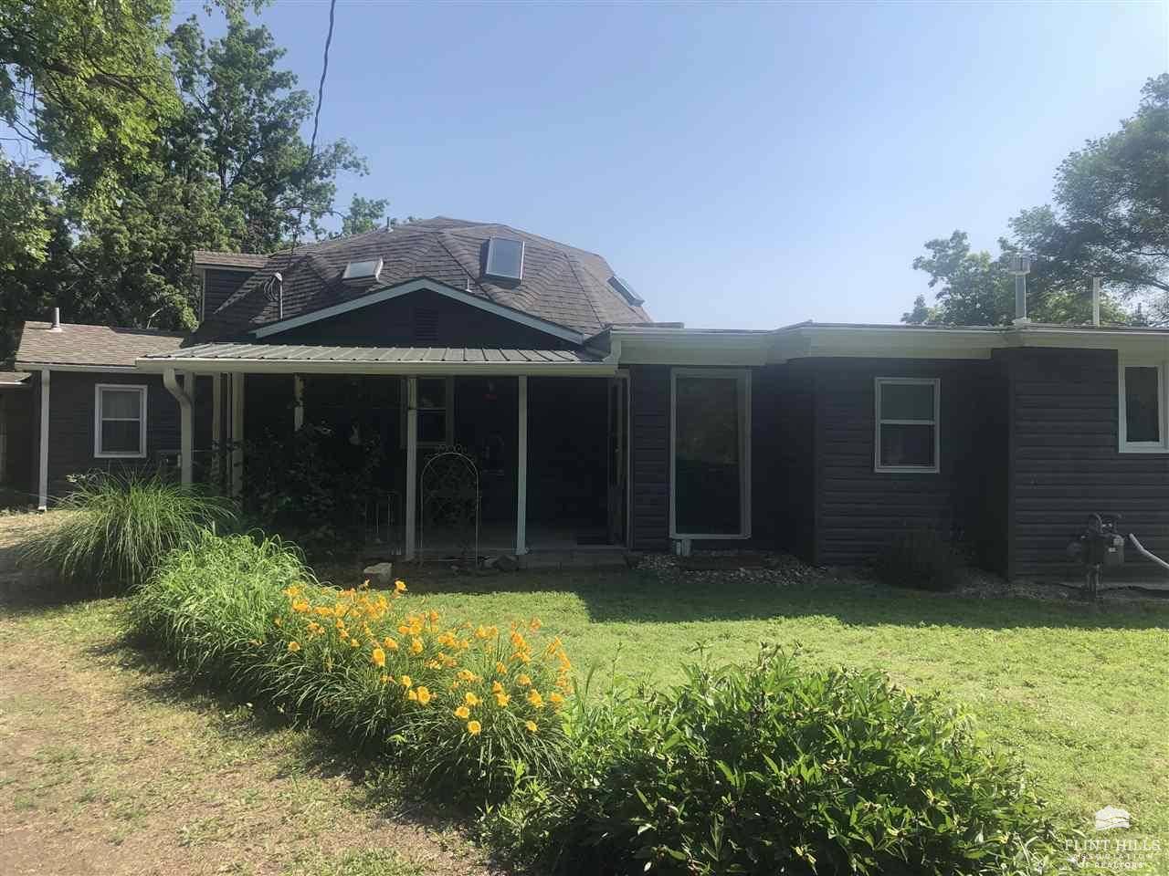 Abilene, KS 67410,1207 W 1st