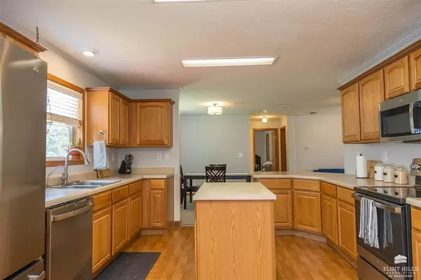 Milford, KS 66514,1018 Bayview CIR