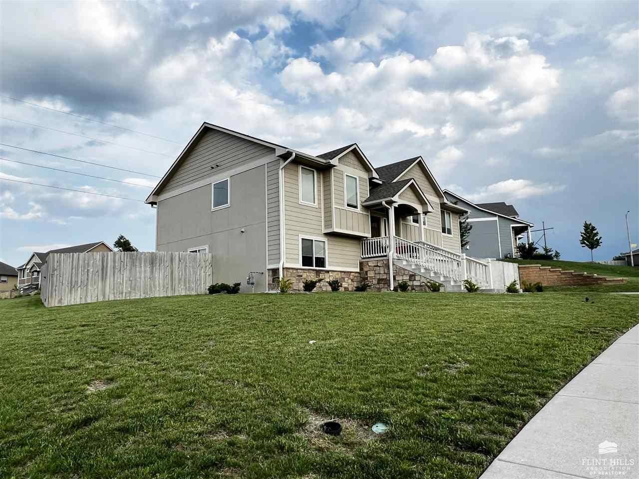 Manhattan, KS 66503,3820 Silverleaf DR