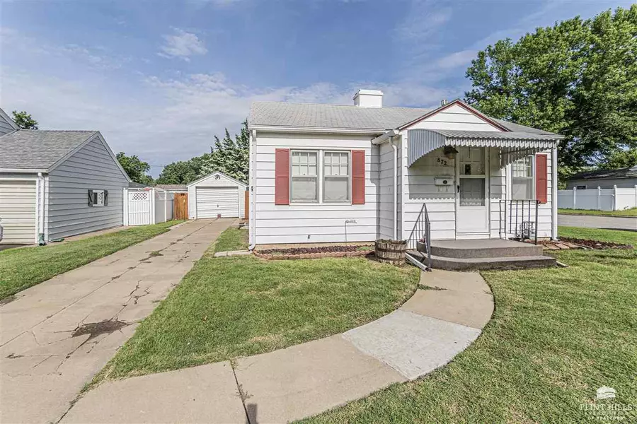 872 S 11th ST, Salina, KS 67401